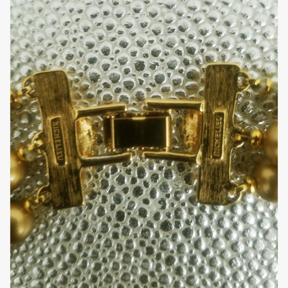 Vtg Richelieu 3 Strand Gold Pearl Bead Necklace - Picture 4 of 4